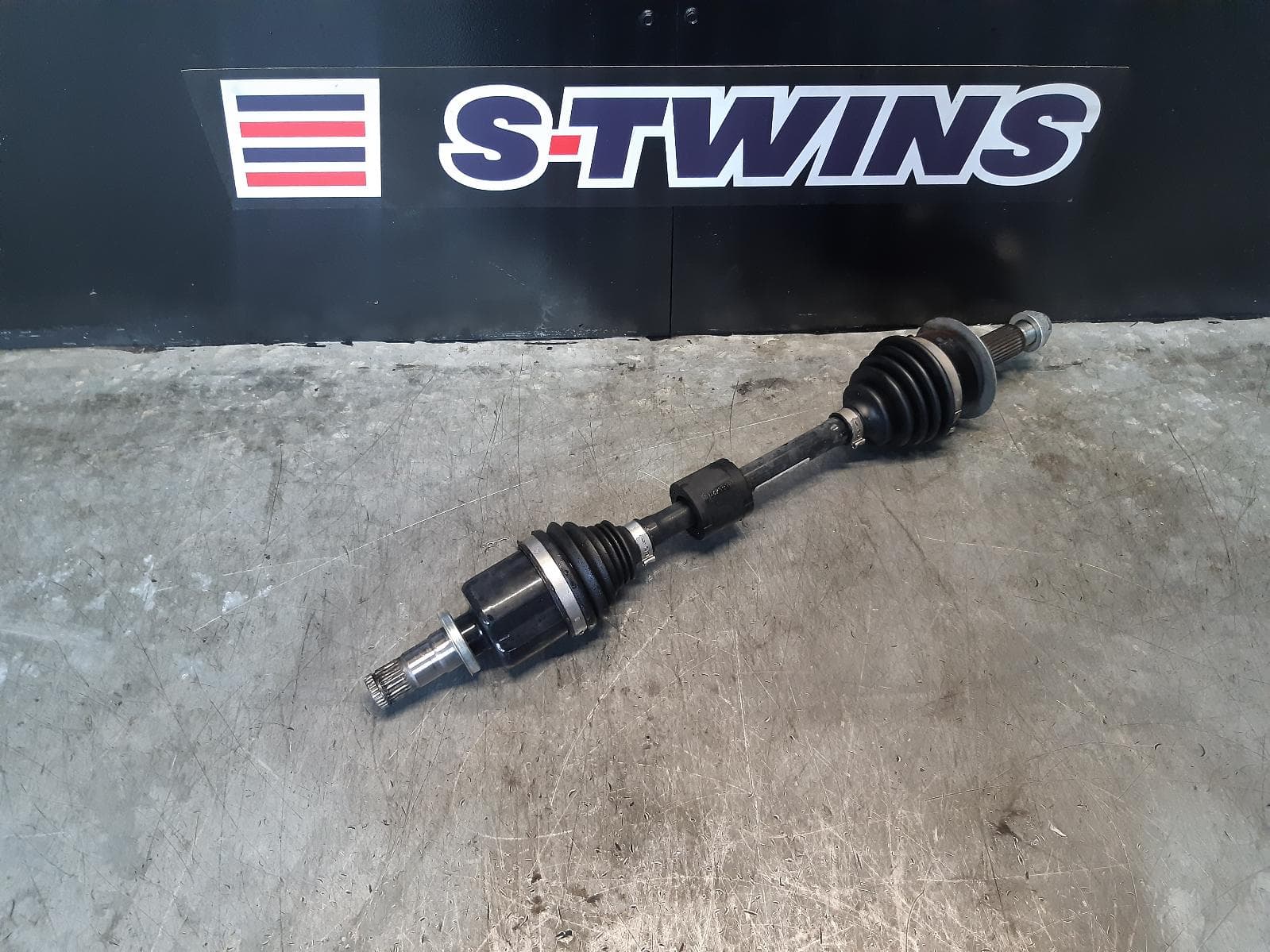 Used auto part listing image: 2017 SUZUKI VITARA LEFT DRIVESHAFT FRONT, AUTO T/M, PETROL, 1.6, VITARA, LY (VIN TSM), 06/15- 0000110848