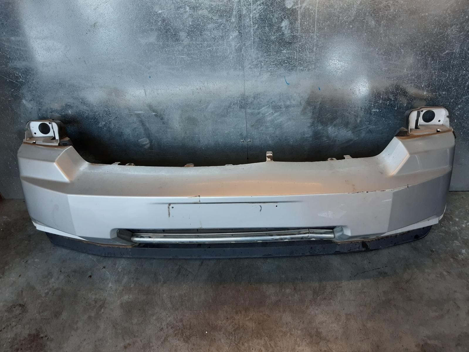 Used auto part listing image: 2009 JEEP CHEROKEE FRONT BUMPER BUMPER BAR, KK, LIMITED/JET, 11/07-10/12 0000105368