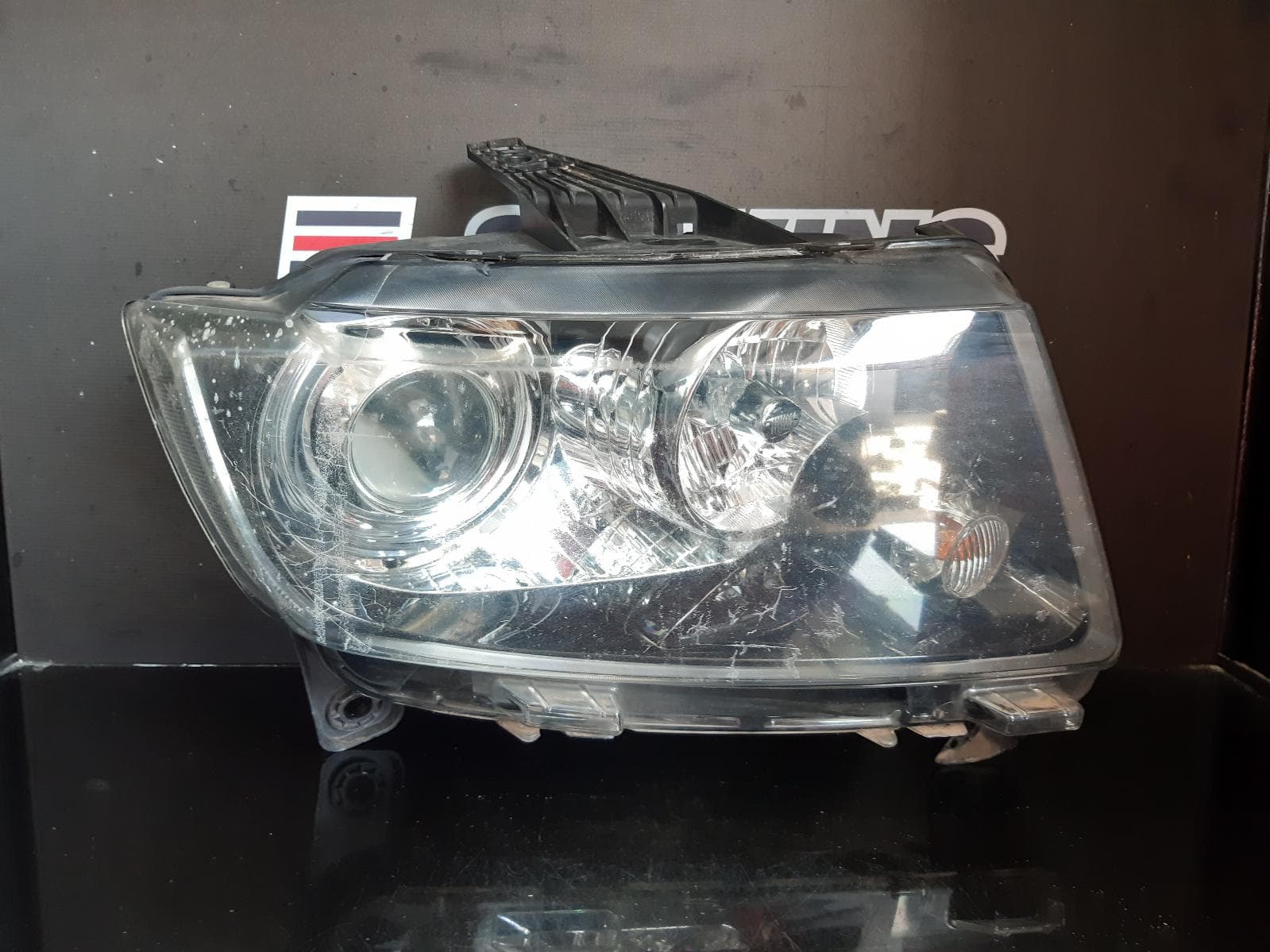 Used auto part listing image: 2013 JEEP GRANDCHEROKEE RIGHT HEADLAMP WK, SRT-8, XENON TYPE, 01/12-03/13 0000130647