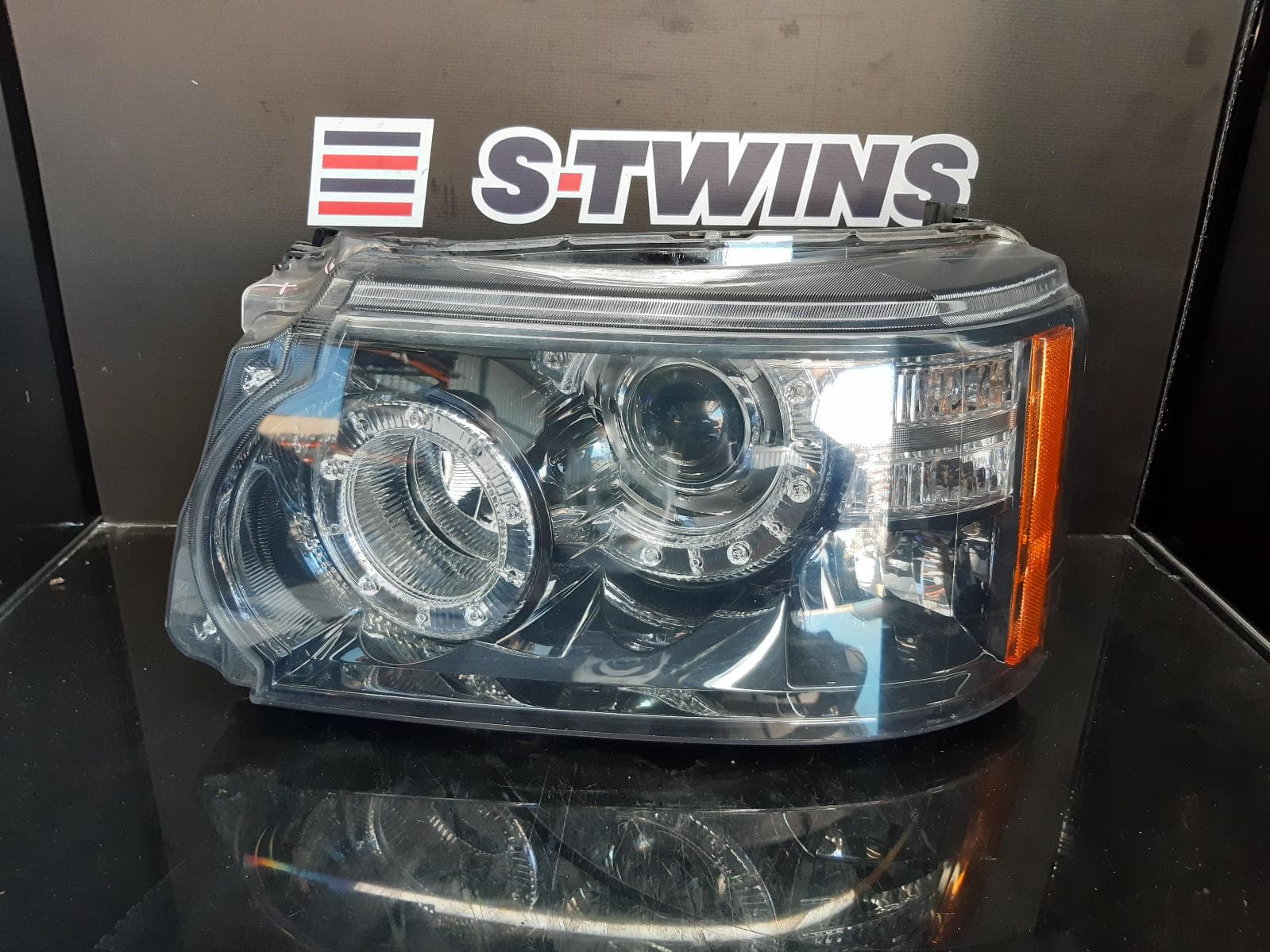 Used auto part listing image: 2012 LAND ROVER RANGEROVER SPORT LEFT HEADLAMP L320, ADAPTIVE BI-XENON TYPE, 09/09-05/13 0000109760