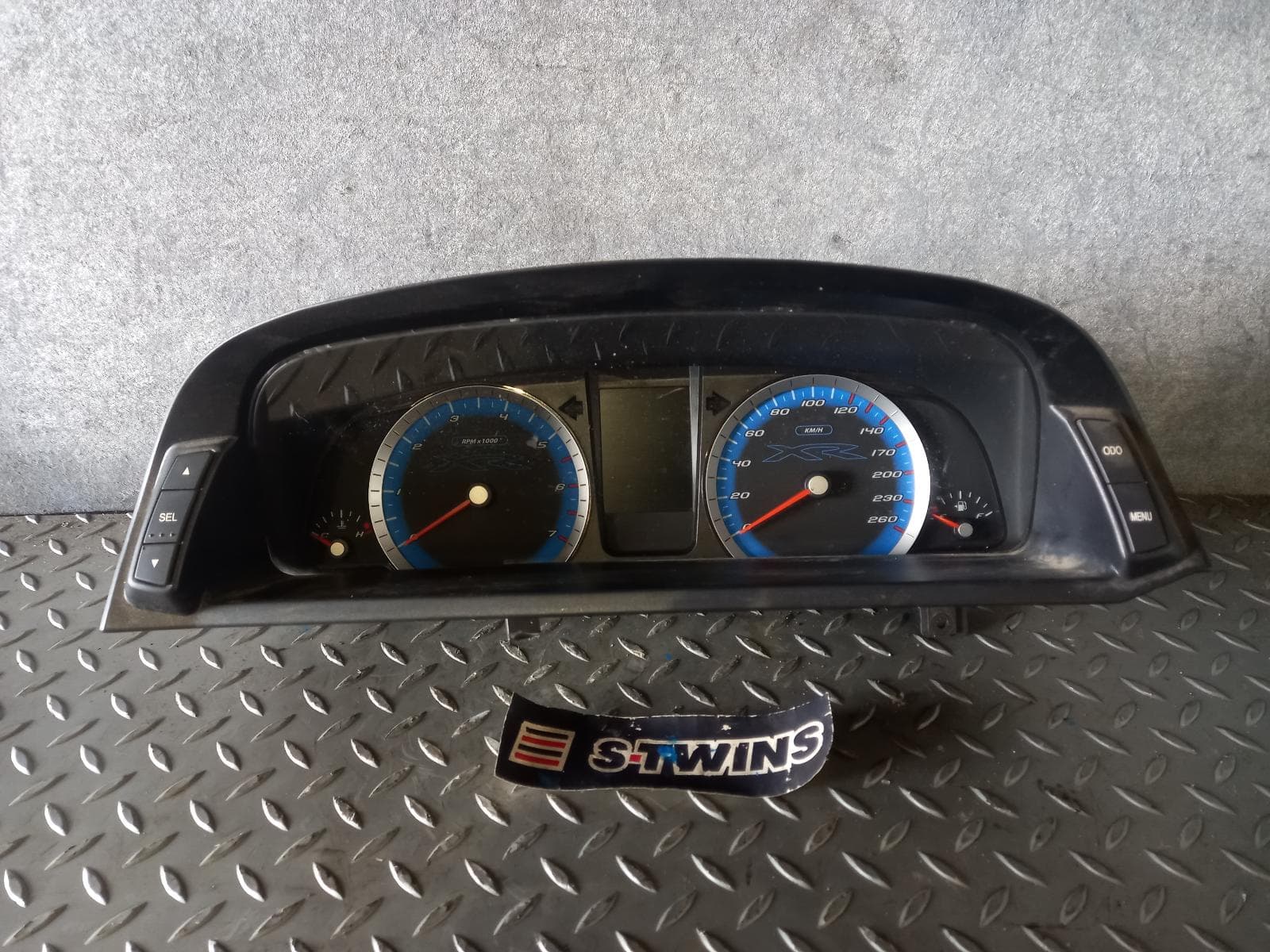 Used auto part listing image: 2012 FORD FALCON INSTRUMENTCLUSTER FG MKII, INSTRUMENT CLUSTER, XR6/XR8, 12/11-10/14 0000138072