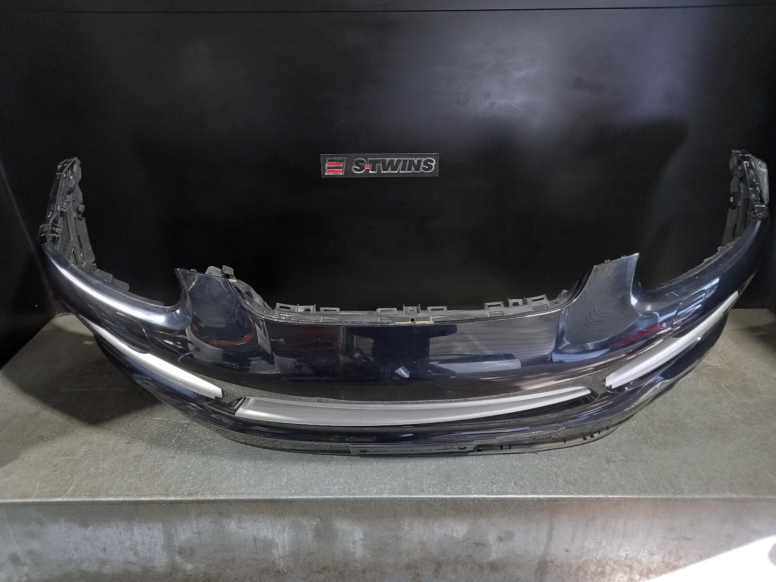 Used auto part listing image: 2014 PORSCHE CAYENNE FRONT BUMPER 92A, BUMPER BAR, STANDARD/S TYPE, W/ PARK SENSOR & W/ H/ LAMP WASHERS, 07/10-10/14 0000228706