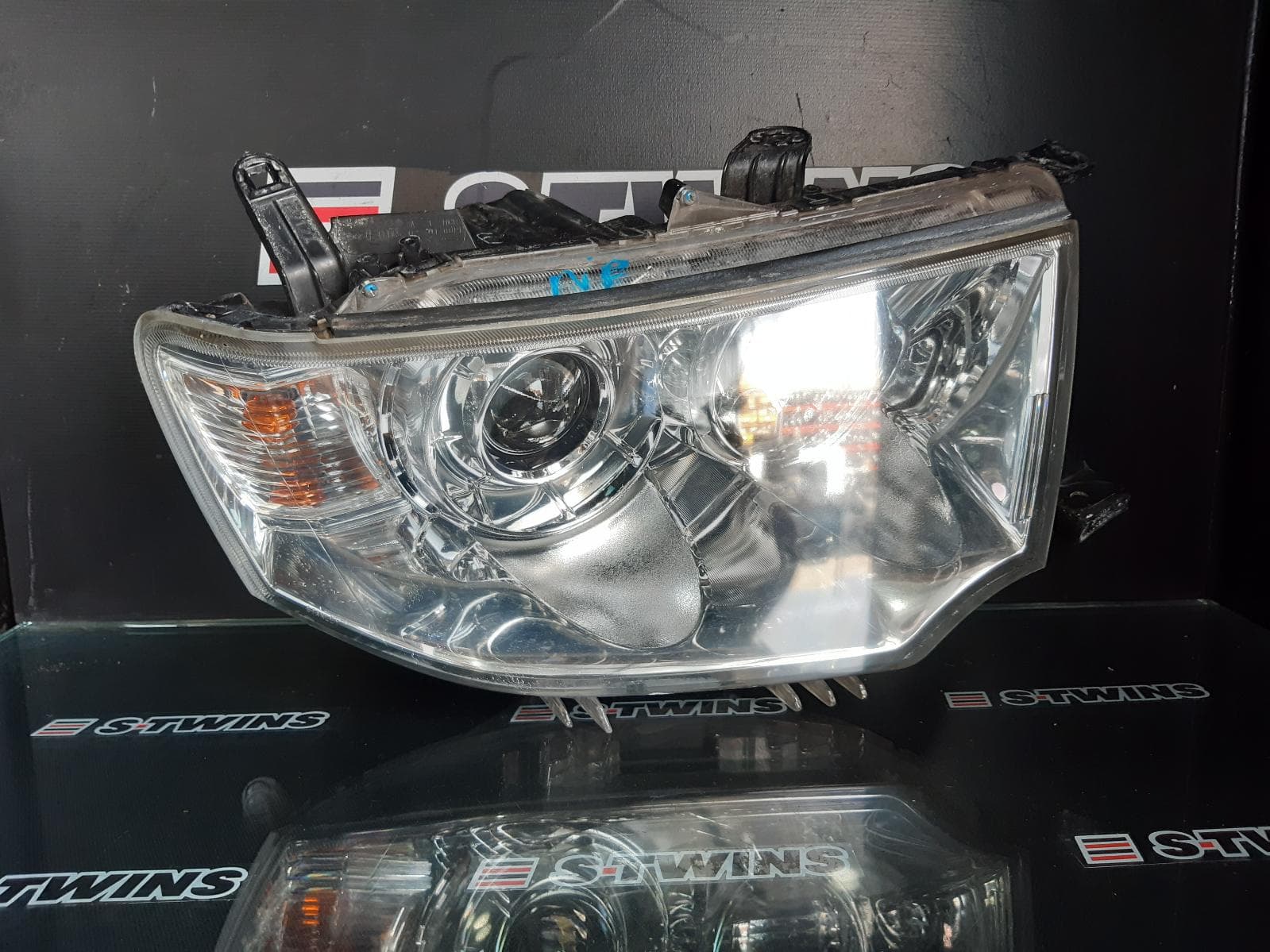 Used auto part listing image: 2015 MITSUBISHI CHALLENGER RIGHT HEADLAMP KH/PB-PC, HALOGEN TYPE, 12/09-12/15 0000160888