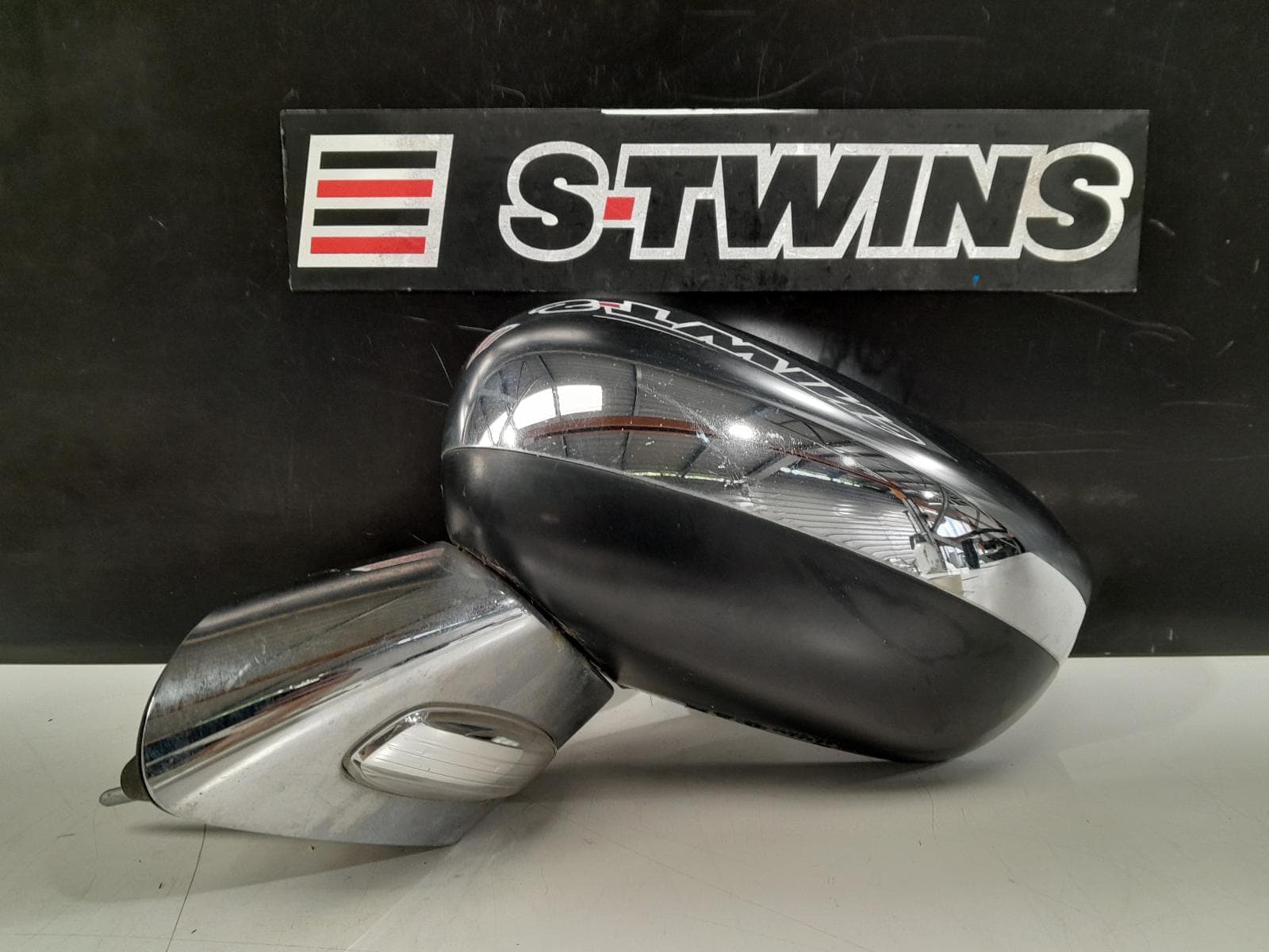 Used auto part listing image: NEW 2012 CITROEN DS3 LEFT DOOR MIRROR POWER, CHROME, 04/10-12/16 0000288965