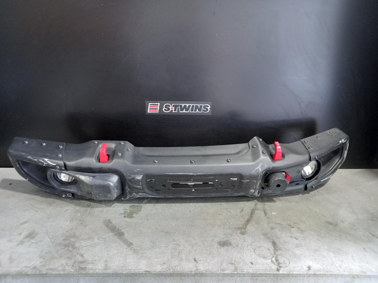 Used auto part listing image: 2019 JEEP WRANGLER FRONT BUMPER BUMPER BAR, JL, RUBICON, STEEL TYPE, 08/18- 0000181685