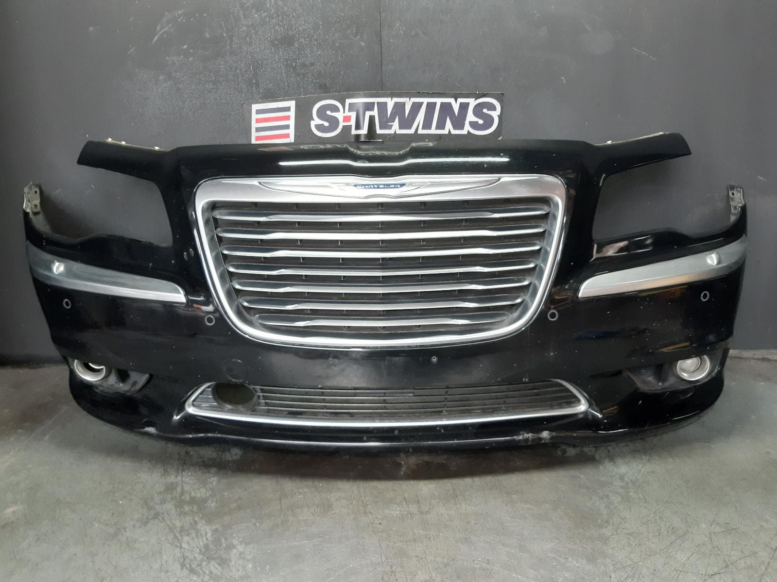 Used auto part listing image: 2012 CHRYSLER 300C FRONT BUMPER LX2, LIMITED/C/S/LUXURY, 07/12-12/14 0000196258
