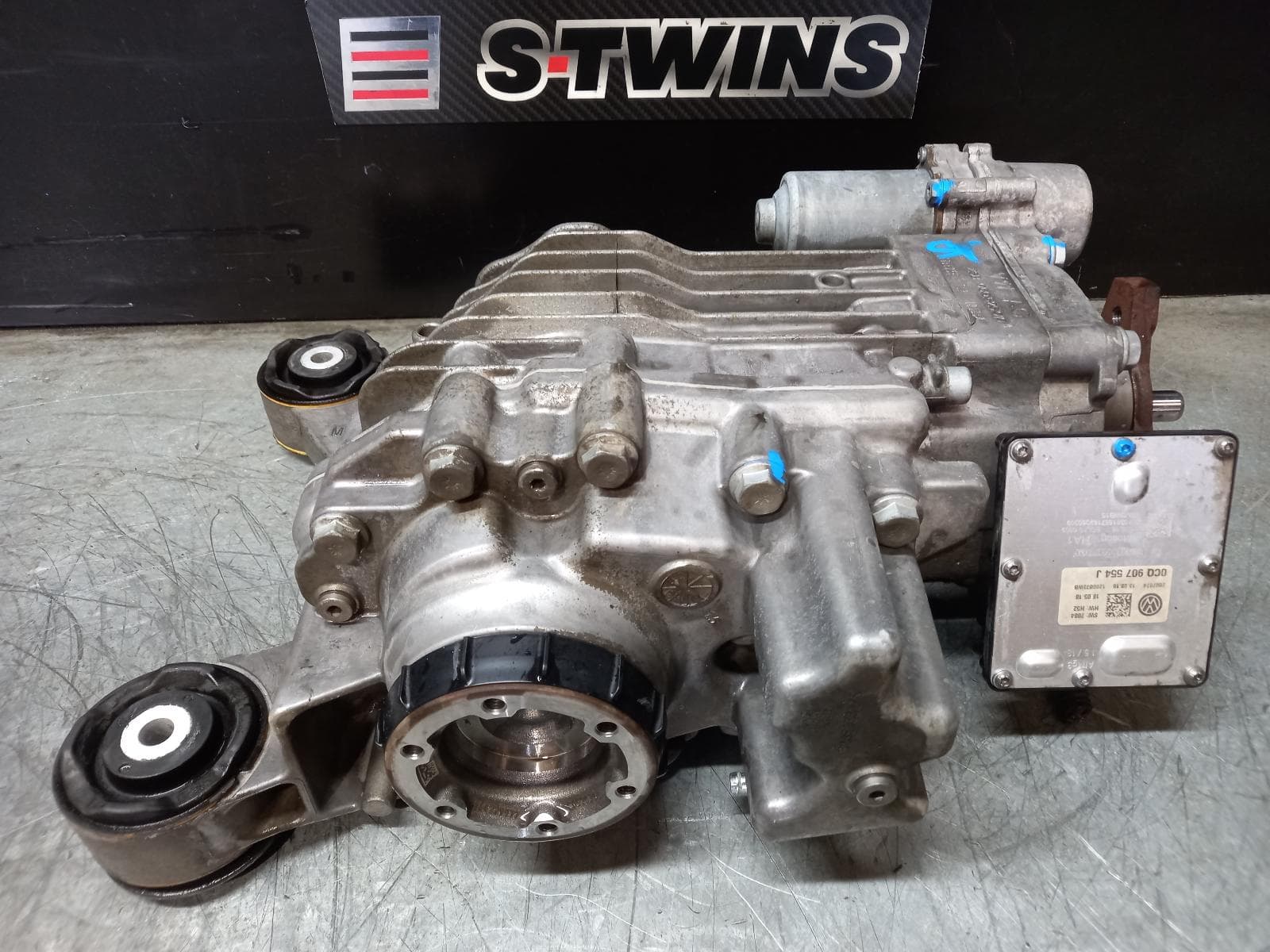 Used auto part listing image: 2018 VOLKSWAGEN TIGUAN DIFFERENTIAL CENTRE REAR, 5NA, 06/16- 0000236908