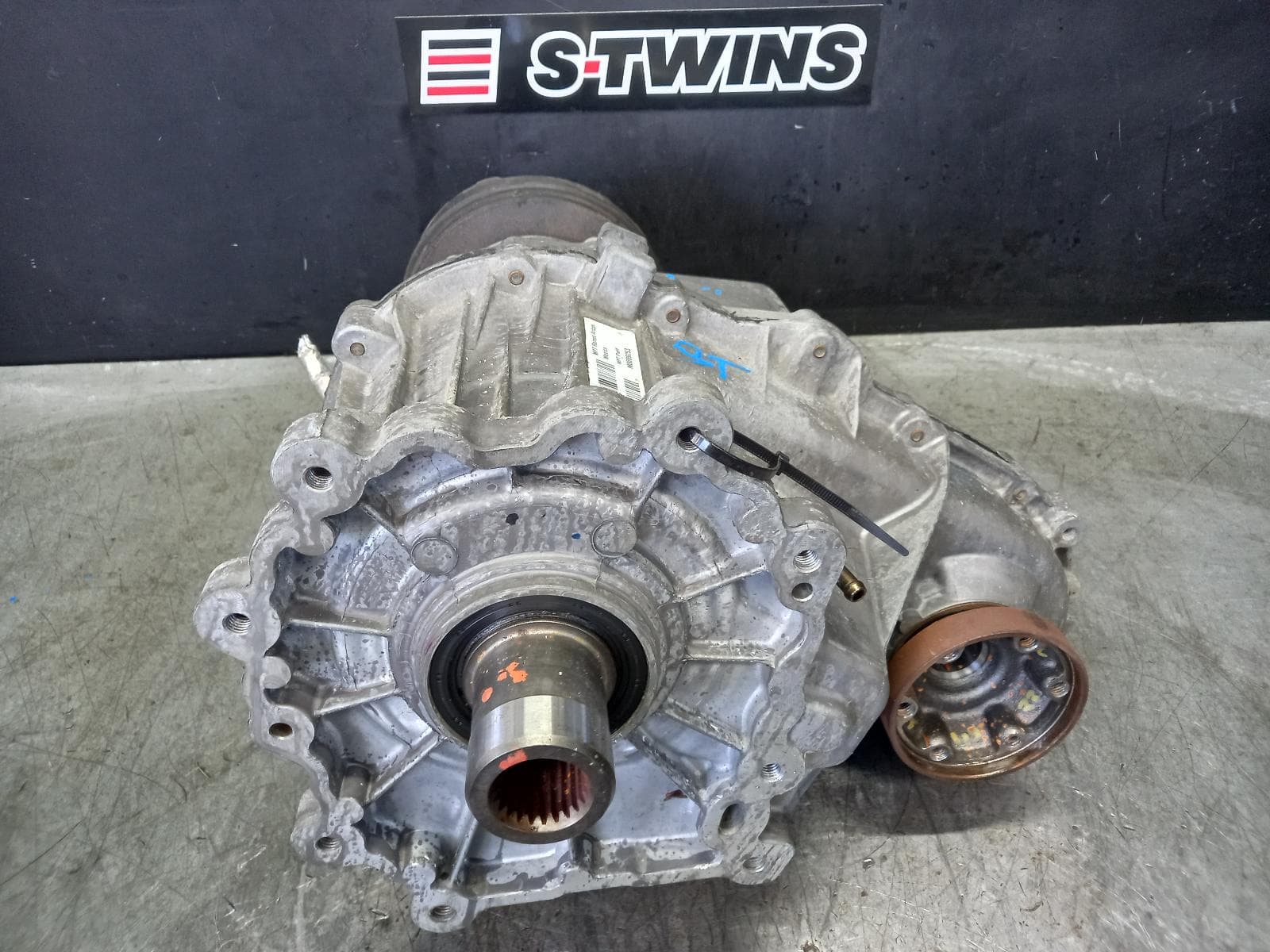Used auto part listing image: 2018 JEEP GRANDCHEROKEE TRANSFER CASE AUTO, DIESEL, 3.0, WK, 2 SPEED TRANSFER, 04/13-02/22 0000337926
