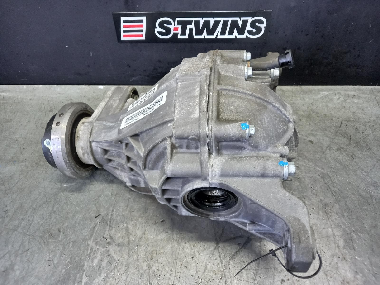 Used auto part listing image: 2018 JEEP GRANDCHEROKEE DIFFERENTIAL CENTRE REAR, 3.0, DIESEL, 4WD, STANDARD TYPE, WK, 3.44/3.45 RATIO, 10/10-02/22 0000337928