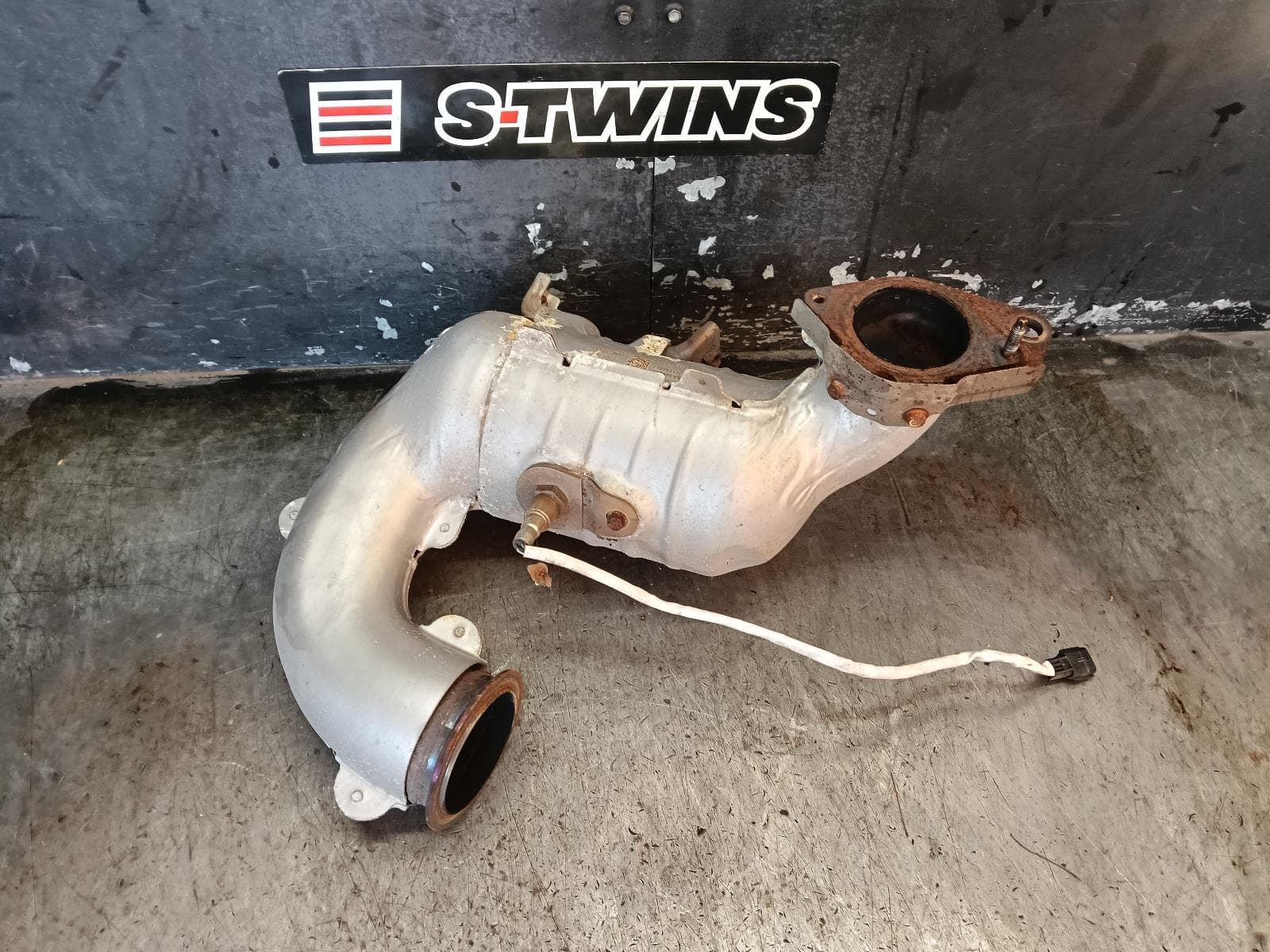 Used auto part listing image: 2019 RENAULT MEGANE CATALYTIC CONVERTER MANIFOLD-CAT TYPE, PETROL, 1.6, BFB/KFB, 06/16-02/20 0000408101