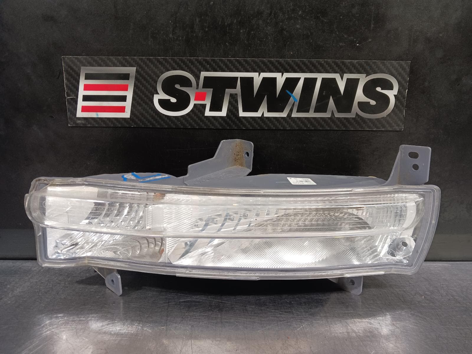 Used auto part listing image: 2018 JEEP COMPASS RIGHT INDICATOR FOG SIDE DAYTIME RUNNING LAMP, M6, 10/17-03/21 0000229634