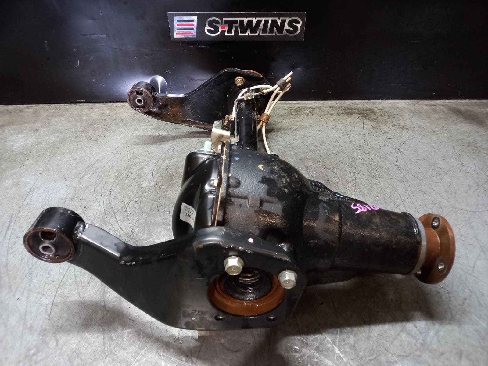 Used auto part listing image: 2021 MITSUBISHI TRITON DIFFERENTIAL CENTRE FRONT, 2.4, DIESEL, AUTO T/M, MR, 4.272 RATIO, 11/18-10/23 0000298316