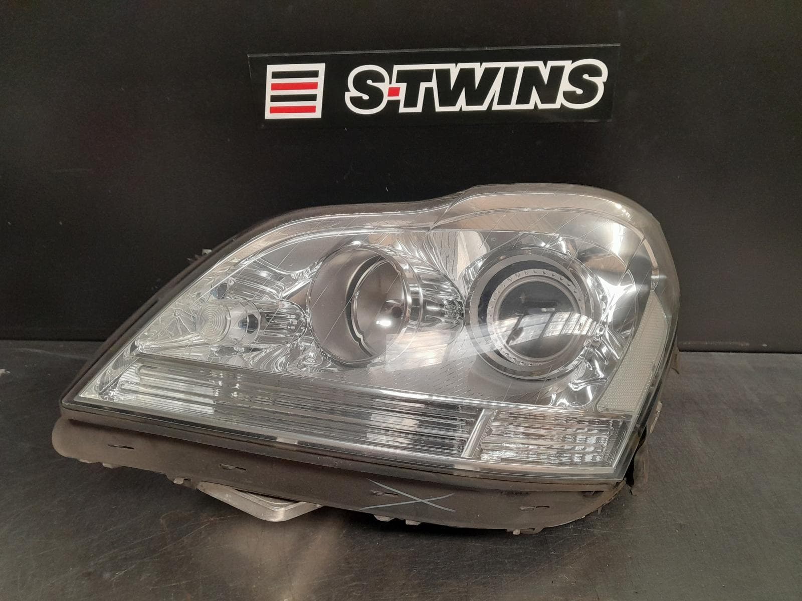 Used auto part listing image: 2011 MERCEDES GL CLASS LEFT HEADLAMP X164, XENON, 12/09-11/12 0000259116