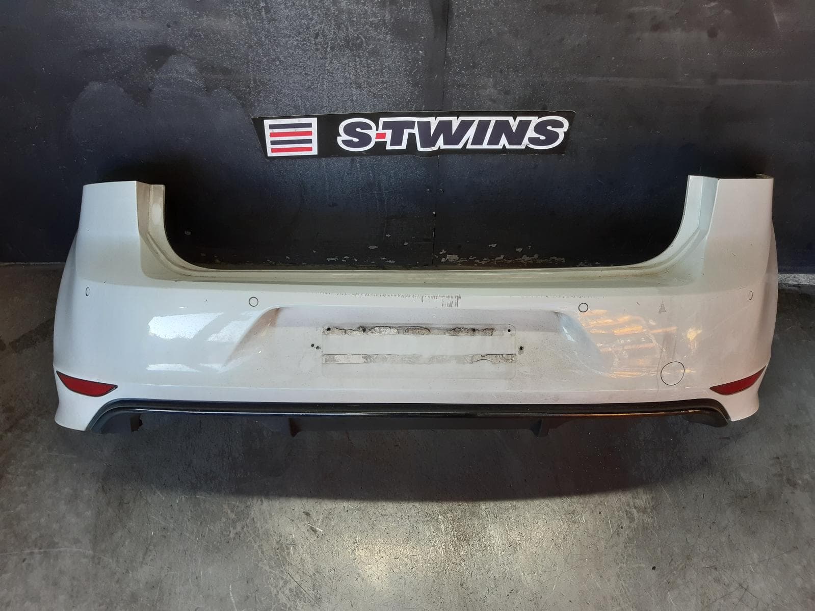 Used auto part listing image: 2015 VOLKSWAGEN GOLF REAR BUMPER BUMPER BAR, GEN 7, R TYPE, 12/12-03/17 0000291503