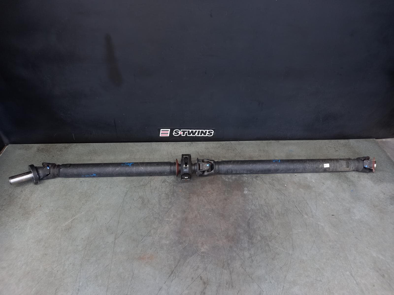 Used auto part listing image: 2020 TOYOTA HIACE REAR PROP SHAFT 300 SERIES, DIESEL, 2.8, AUTO T/M, LWB, 02/19- 0000316386