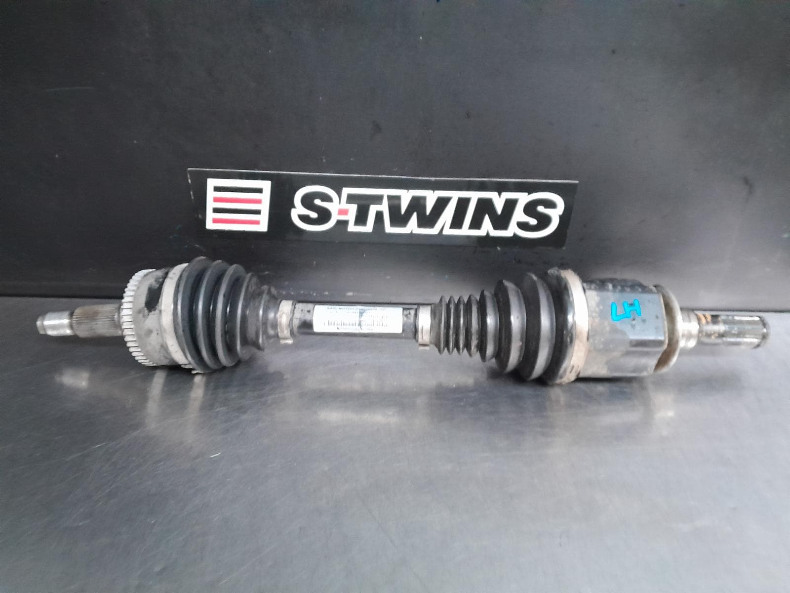 Used auto part listing image: 2021 LDV T60 LEFT DRIVESHAFT FRONT, MANUAL, DIESEL, 2.0, BI-TURBO, SK8C, 08/21- 0000272418