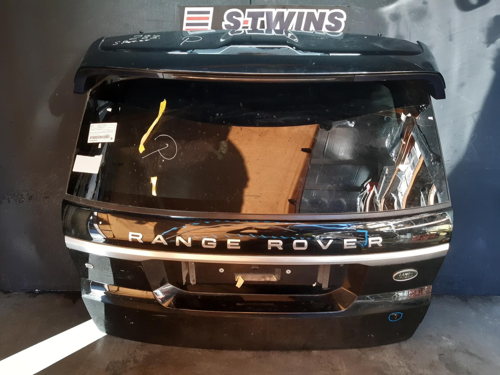 Used auto part listing image: 2017 LAND ROVER RANGEROVER SPORT BOOTLID TAILGATE TAILGATE, L494, 06/13-04/22 0000258998