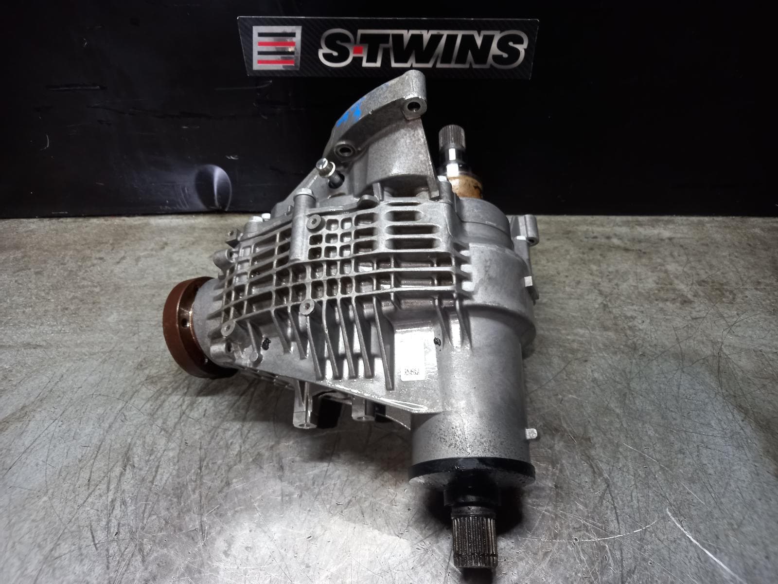 Used auto part listing image: 2021 VOLKSWAGEN TRANSPORTER TRANSFER CASE T6, 07/15-08/24 0000301285