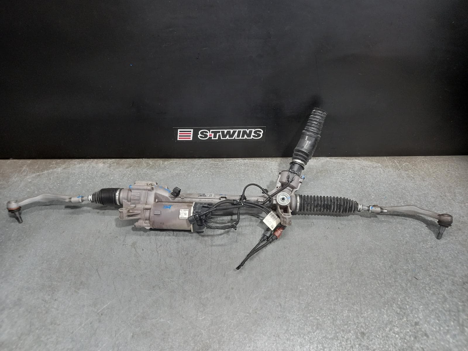 Used auto part listing image: 2021 VOLKSWAGEN TRANSPORTER STEERING BOX RACK T6, CXEC/CXFA/CXHA CODE, 07/15-08/24 0000301280