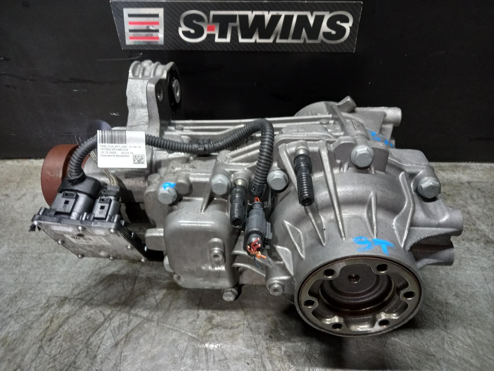 Used auto part listing image: 2021 VOLKSWAGEN TRANSPORTER DIFFERENTIAL CENTRE REAR, DIESEL, CXEB CODE, T6, 07/15- 0000301308