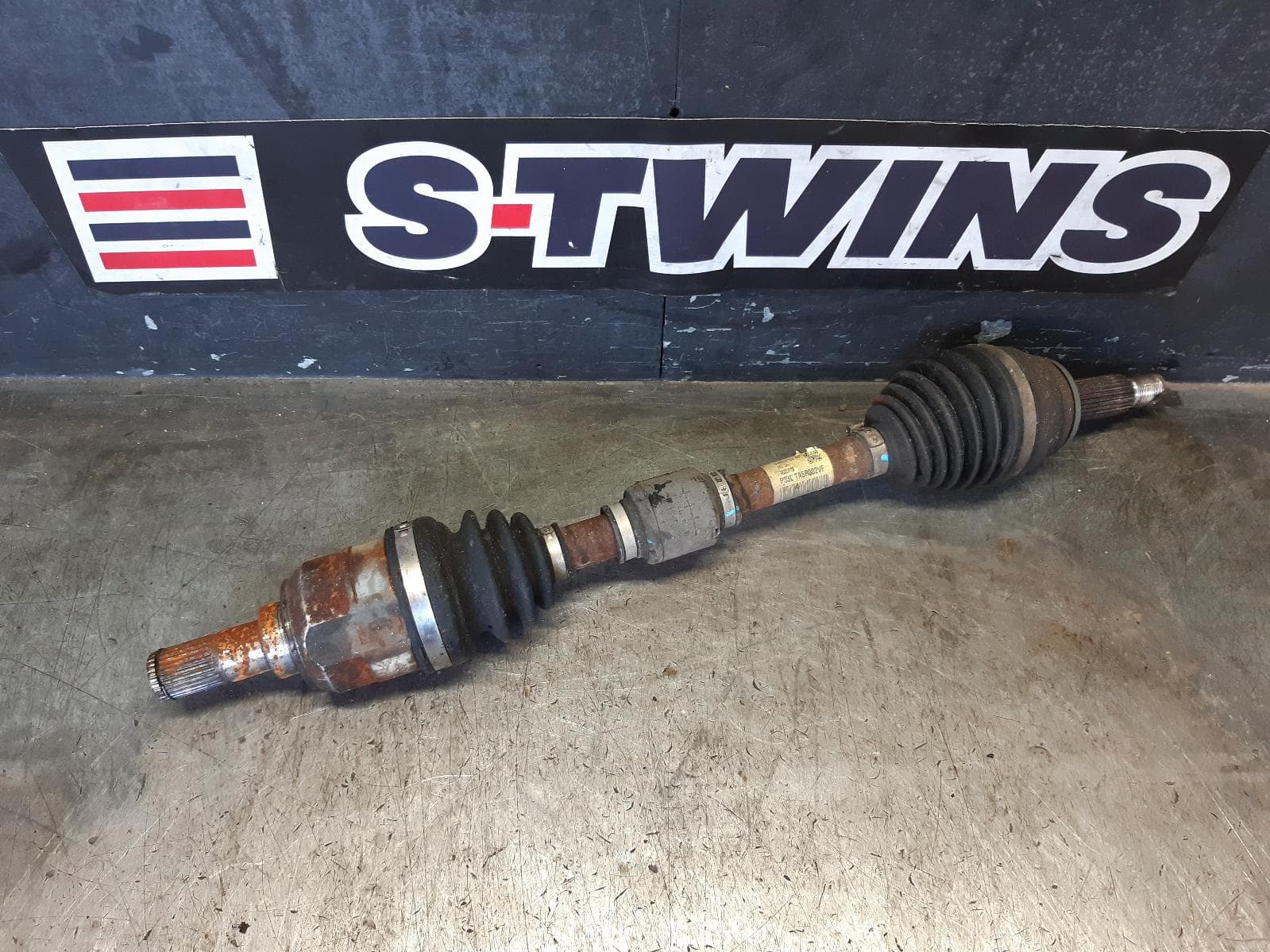 Used auto part listing image: 2019 HYUNDAI KONA LEFT DRIVESHAFT FRONT, AWD, OS, 09/17-07/23 0000342727