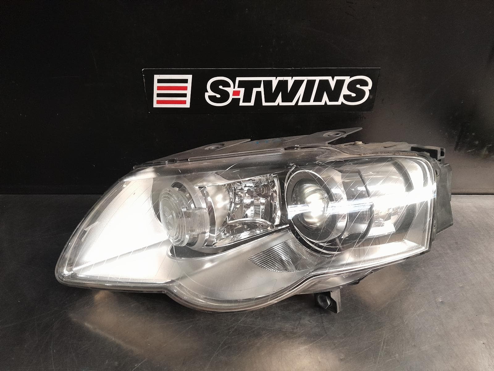 Used auto part listing image: 2007 VOLKSWAGEN PASSAT LEFT HEADLAMP 3C/MK6 B6, SEDAN/WAGON, XENON TYPE, 03/06-09/10 0000287676