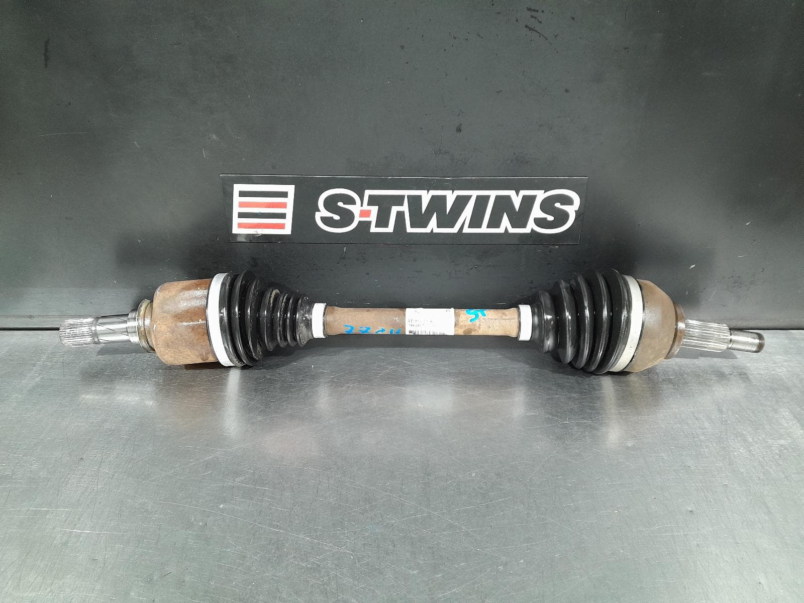 Used auto part listing image: 2020 RENAULT TRAFIC LEFT DRIVESHAFT FRONT, X82, 01/15- 0000297040