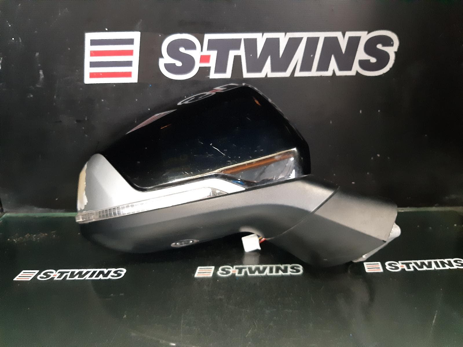 Used auto part listing image: 2021 LDV D90 RIGHT DOOR MIRROR SV9A, W/ POWER FOLD, PUDDLE LAMP, CAMERA TYPE, 11/17- 0000314790