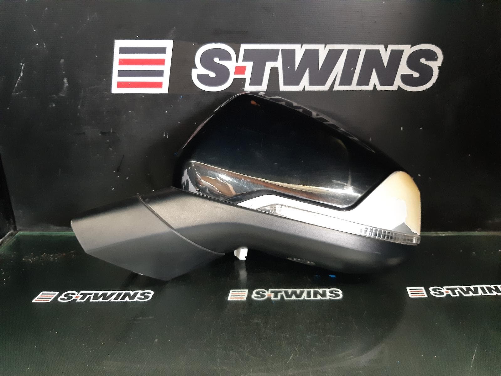 Used auto part listing image: 2021 LDV D90 LEFT DOOR MIRROR SV9A, W/ POWER FOLD, PUDDLE LAMP TYPE, NON CAMERA TYPE, 11/17- 0000314792