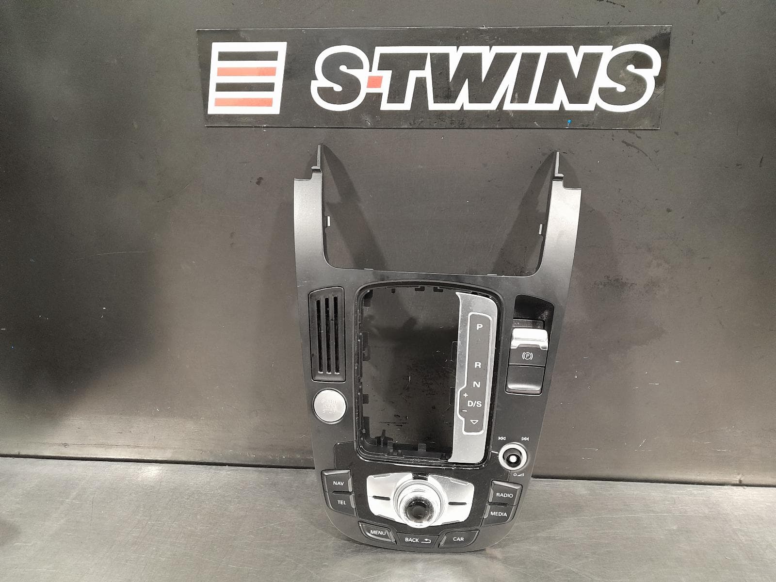Used auto part listing image: 2014 AUDI A4 MMI CONTROLS, B8 8K, P/N 8T0919611L, 02/08-01/16 0000301640