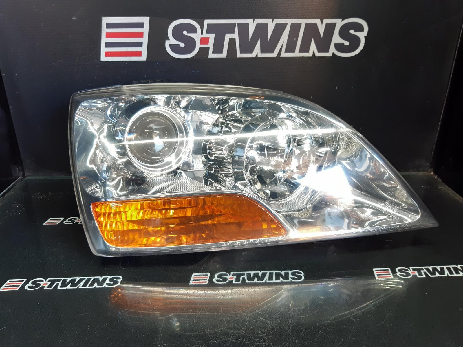 Used auto part listing image: 2009 KIA SORENTO RIGHT HEADLAMP BL, 11/06-09/09 0000314960