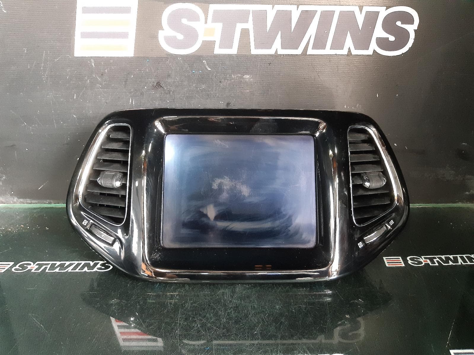 Used auto part listing image: 2018 JEEP COMPASS DISPLAY UNIT, 8.4IN SAT NAV TYPE, M6, 10/17-03/21 0000295602