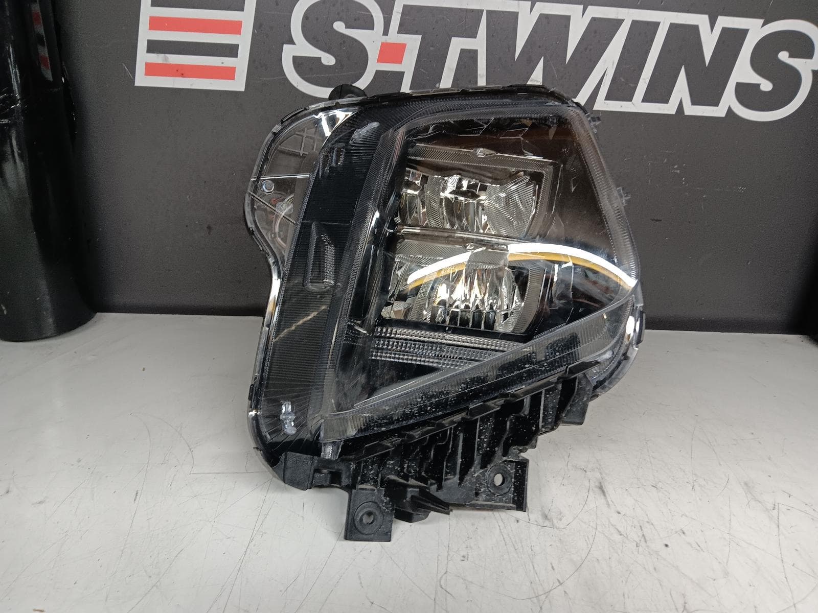 Used auto part listing image: 2022 HYUNDAI TUCSON RIGHT HEADLAMP NX4, LED TYPE, 02/21- 0000296991