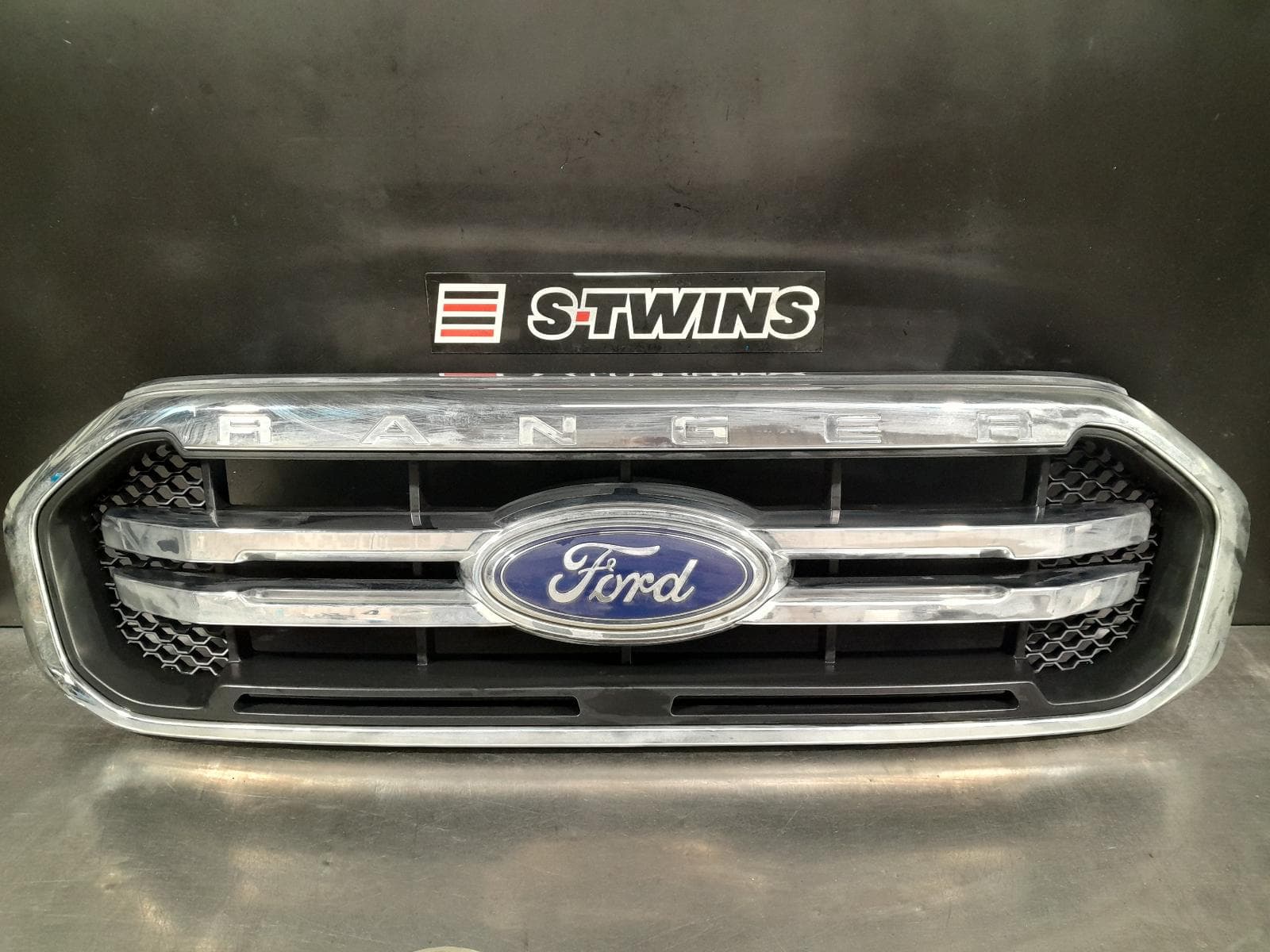 Used auto part listing image: 2018 FORD RANGER GRILLE RADIATOR GRILLE, PX SERIES 3, XLS/XLT, CHROME, 06/18-04/22 0000213270