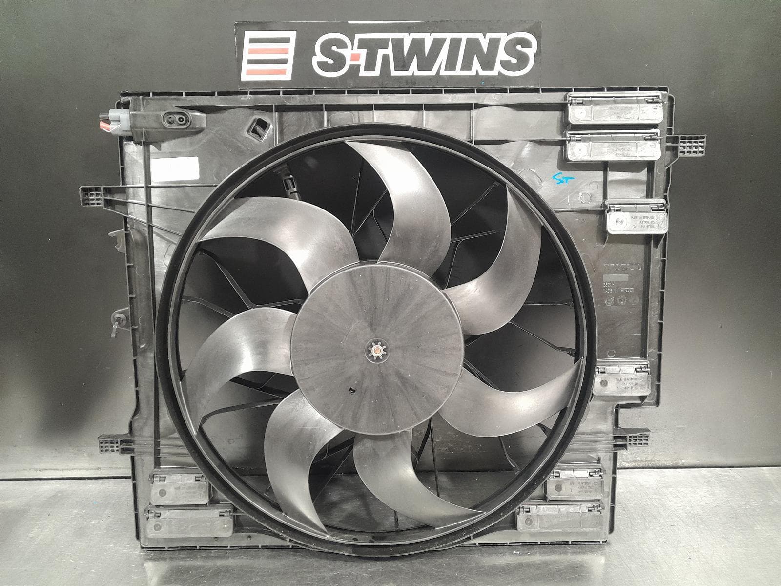 Used auto part listing image: 2017 VOLVO XC90 FAN RADIATOR FAN, 2.0, PETROL, B4204T27, Mk2, 04/15-07/21 0000309161