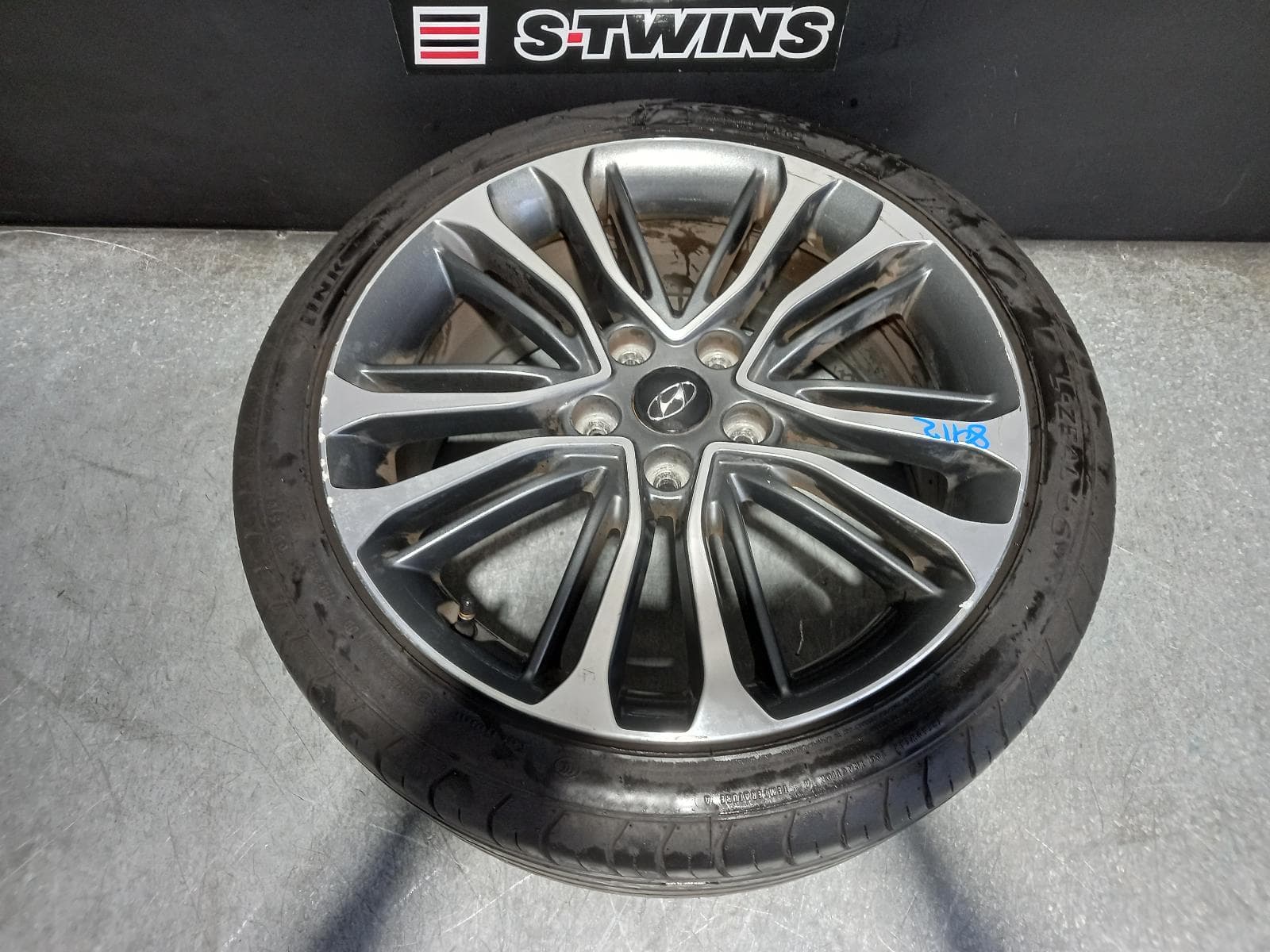 Used auto part listing image: 2017 HYUNDAI VELOSTER WHEEL MAG FACTORY, 18X7.5IN, NON TURBO, STANDARD TYPE, FS, 12/11-02/18 0000311629