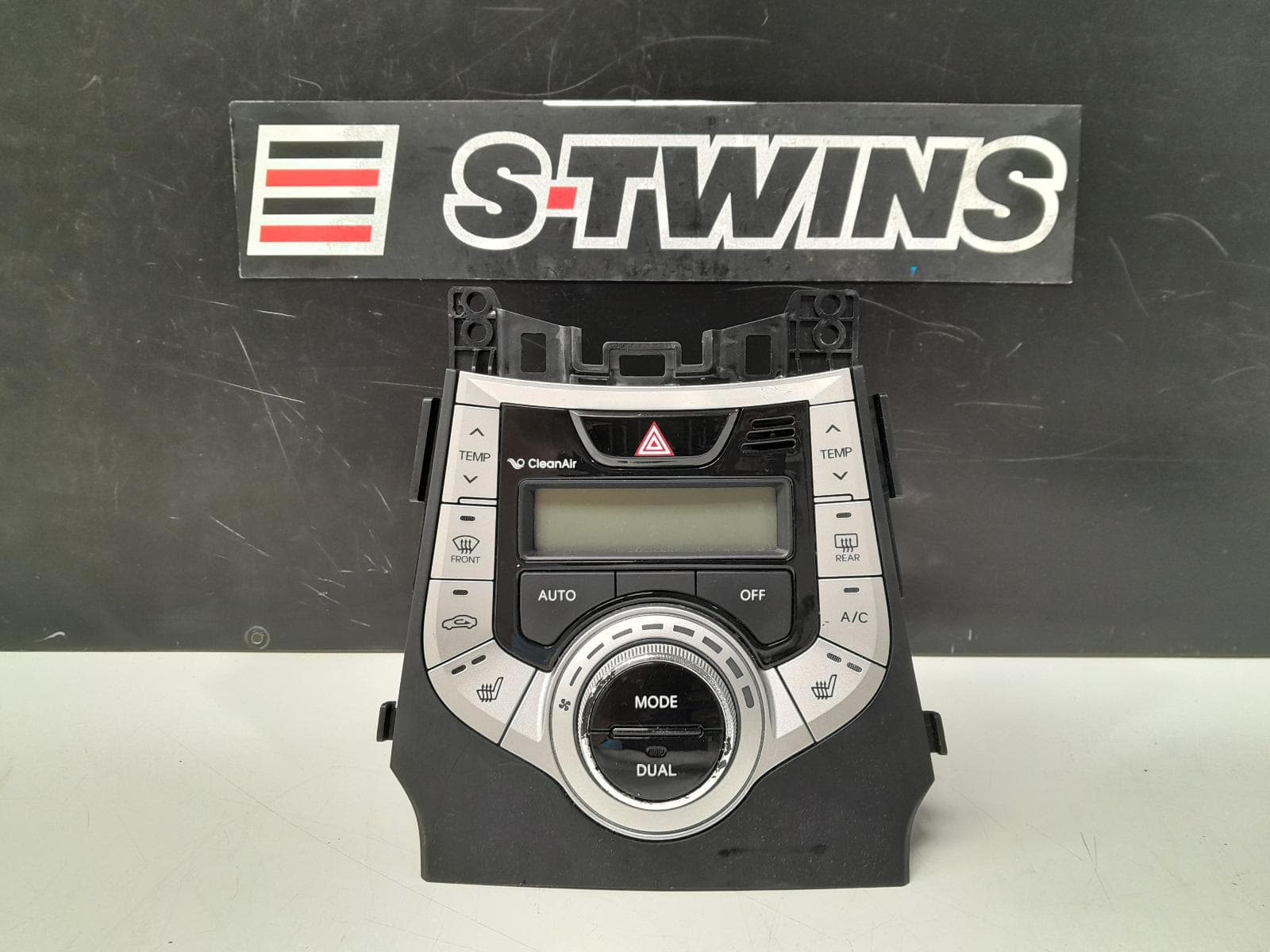 Used auto part listing image: 2012 HYUNDAI ELANTRA HEATER AC CONTROLS MD, CLIMATE CONTROL TYPE, W/ SILVER BUTTONS, 03/11-09/13 0000311510
