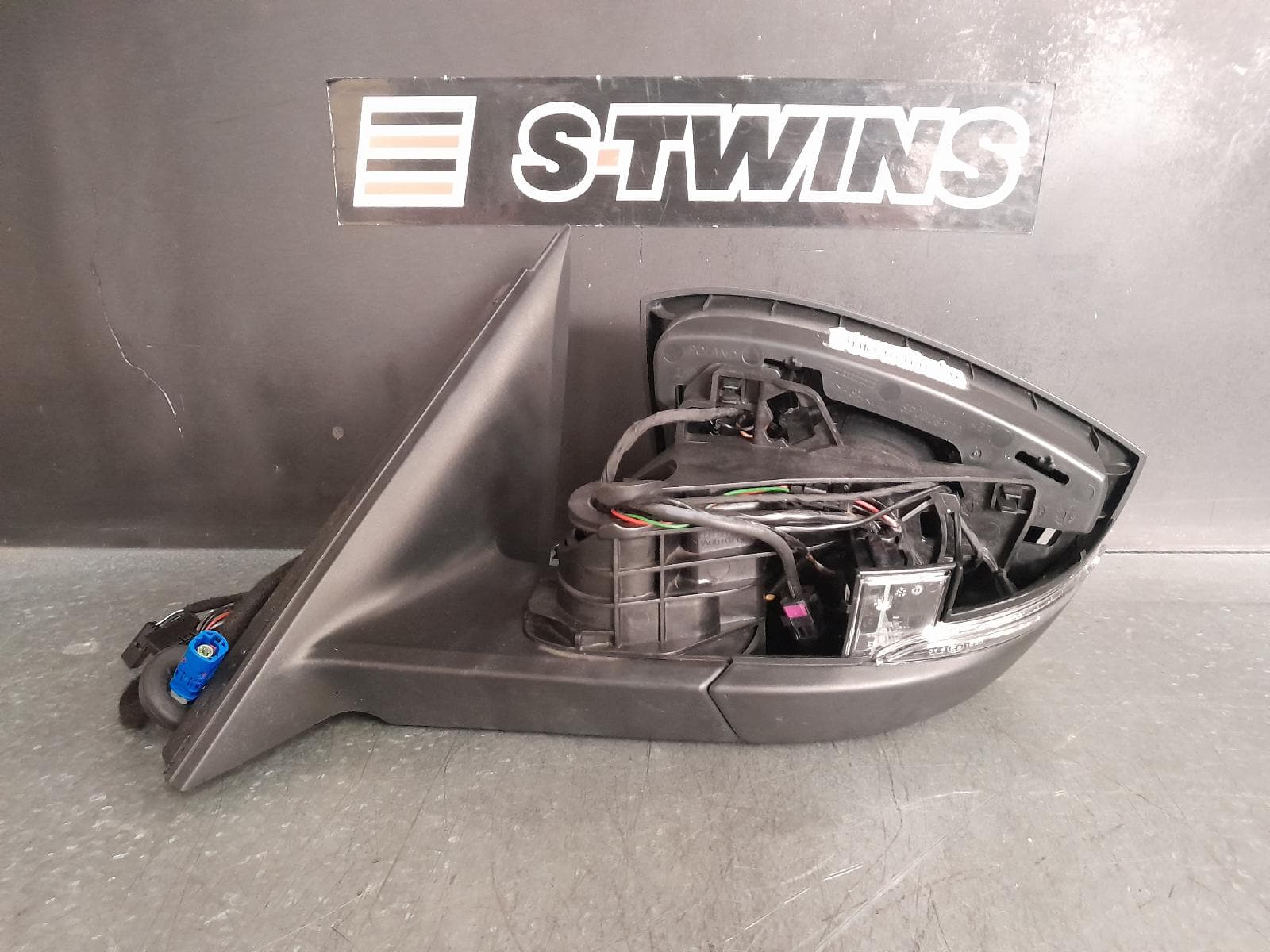 Used auto part listing image: 2019 SKODA KODIAQ LEFT DOOR MIRROR NS, HIGH GLOSS BLACK, 02/17-06/21 0000322604