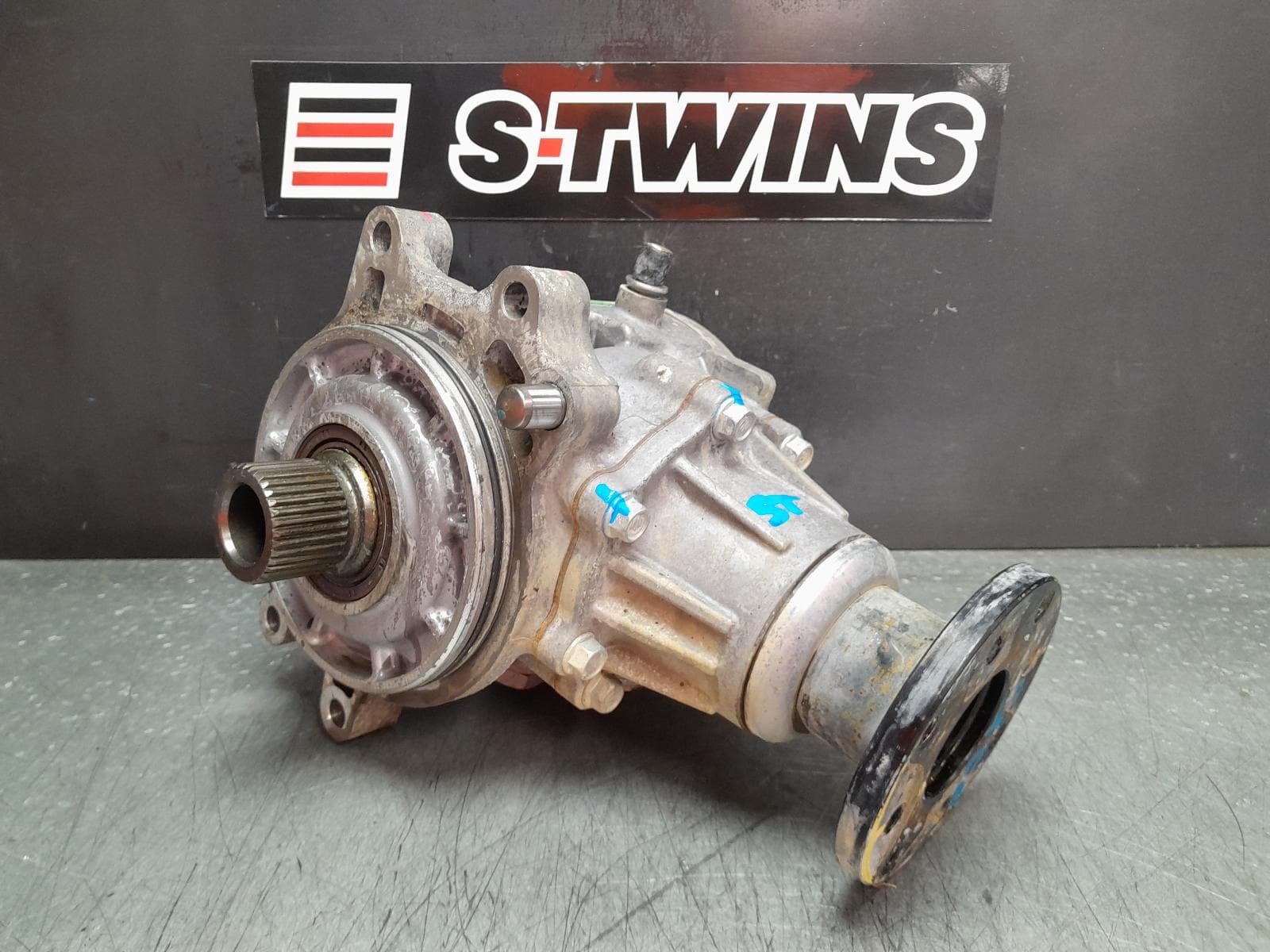 Used auto part listing image: 2018 HYUNDAI KONA TRANSFER CASE OS, 09/17-07/23 0000183963