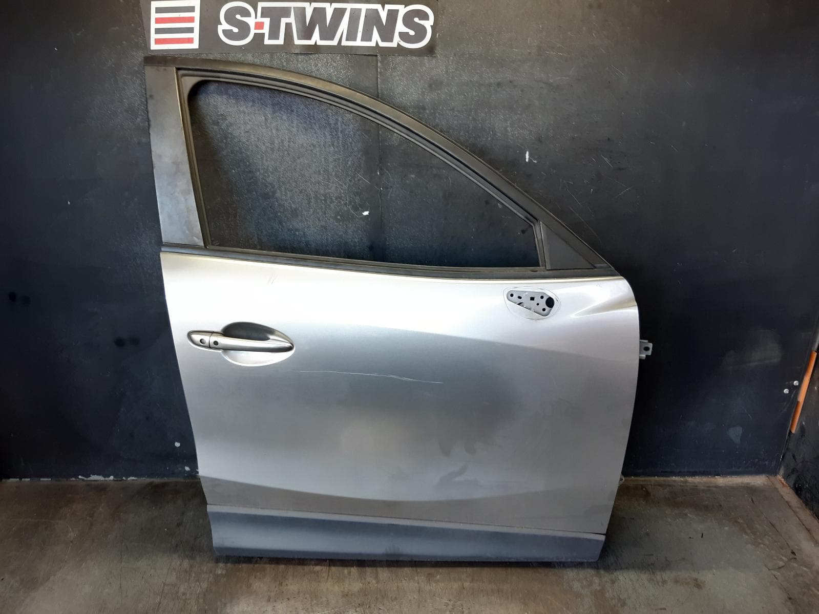 Used auto part listing image: 2012 MAZDA CX5 RIGHT FRONT DOOR KE, 02/12-01/17 0000316641