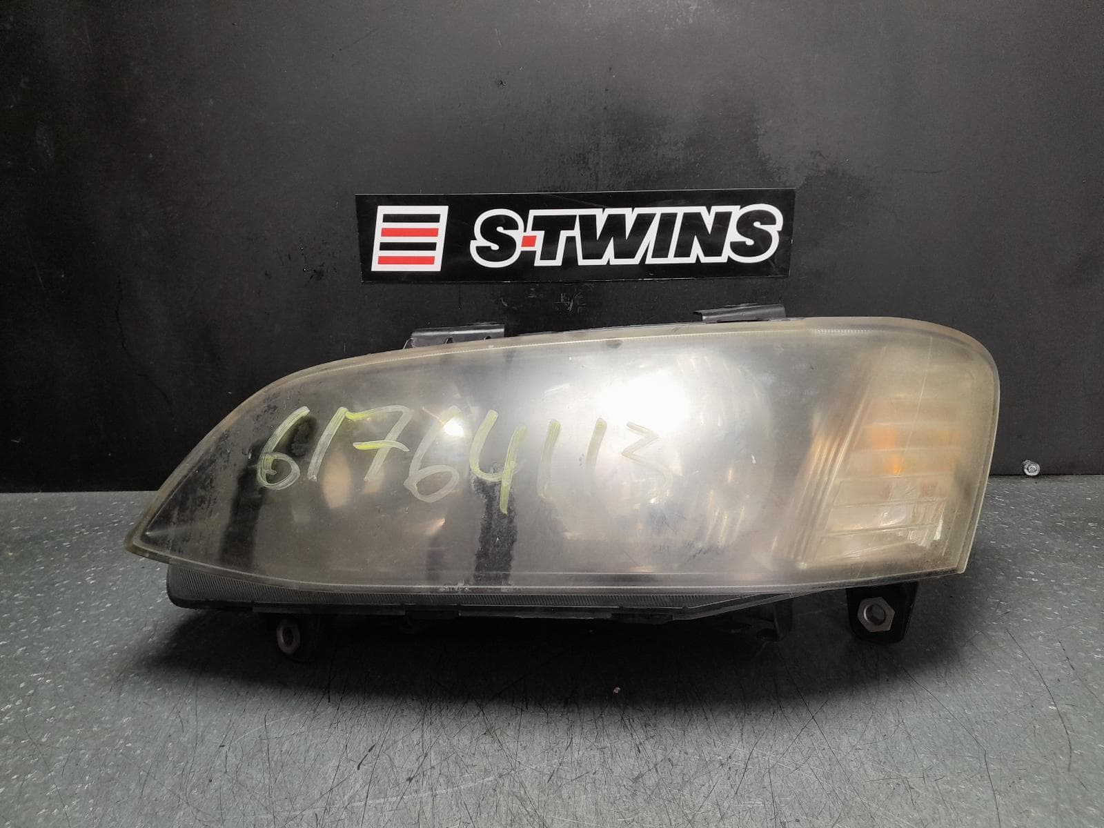 Used auto part listing image: 2011 HOLDEN COMMODORE LEFT HEADLAMP VE SII, SS/SV6/OMEGA, BLACK INSERT TYPE, 09/10-05/13 0000352205
