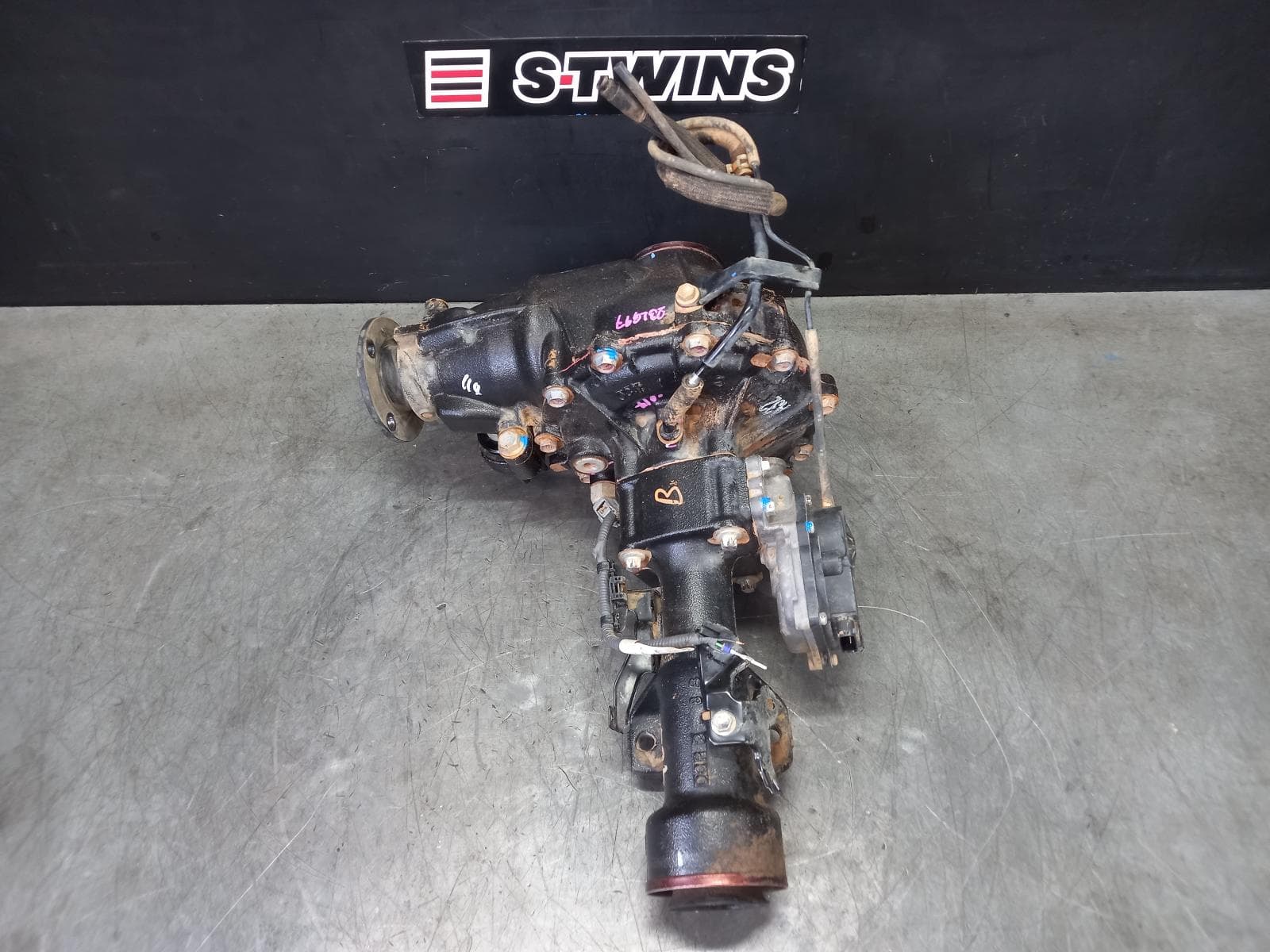 Used auto part listing image: 2021 TOYOTA HILUX DIFFERENTIAL CENTRE FRONT, 2.8, DIESEL, MANUAL T/M, 3.583 RATIO, 06/15- 0000329632