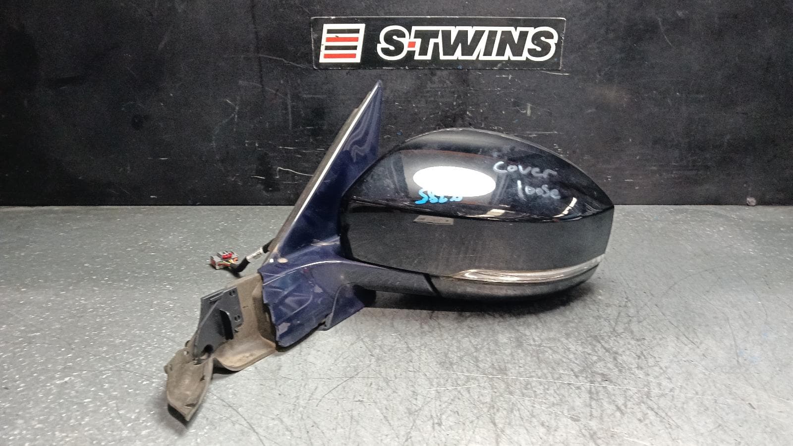 Used auto part listing image: 2017 LAND ROVER DISCOVERY LEFT DOOR MIRROR L462, W/ POWER FOLD, MEMORY, AUTO DIM, BLIND SPOT TYPE, 12/16- 0000400720