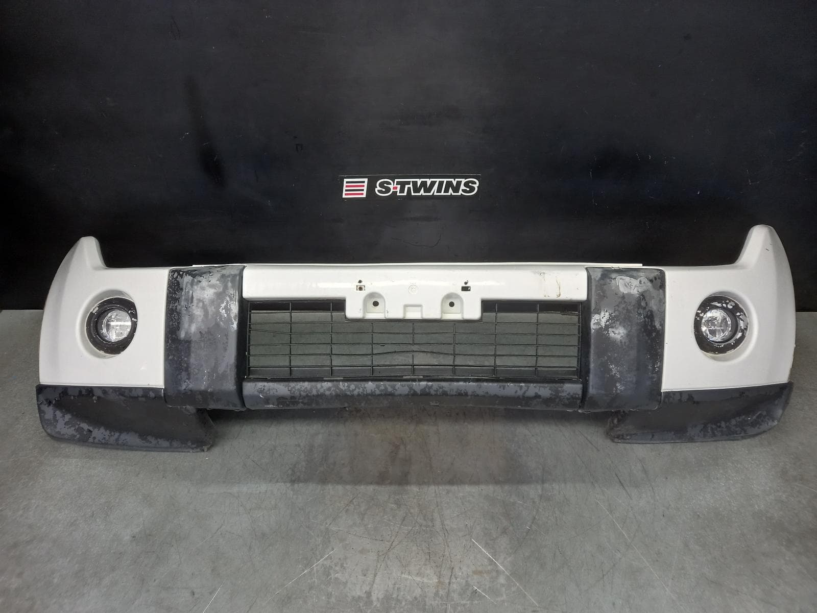 Used auto part listing image: 2010 MITSUBISHI PAJERO FRONT BUMPER BUMPER BAR, NS-NT, NON H/LAMP WASHER TYPE, GLX/VRX/GL/GLS/RX/R, 08/06-09/11 0000353717