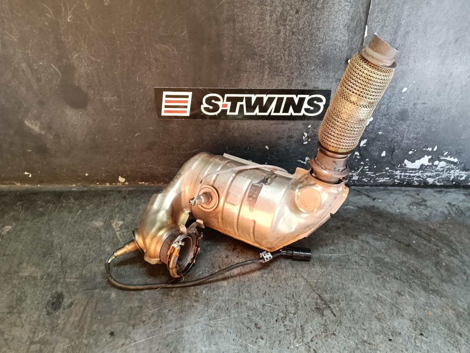 Used auto part listing image: 2023 RENAULT CAPTUR CATALYTIC CONVERTER XJB, 04/20- 0000400985