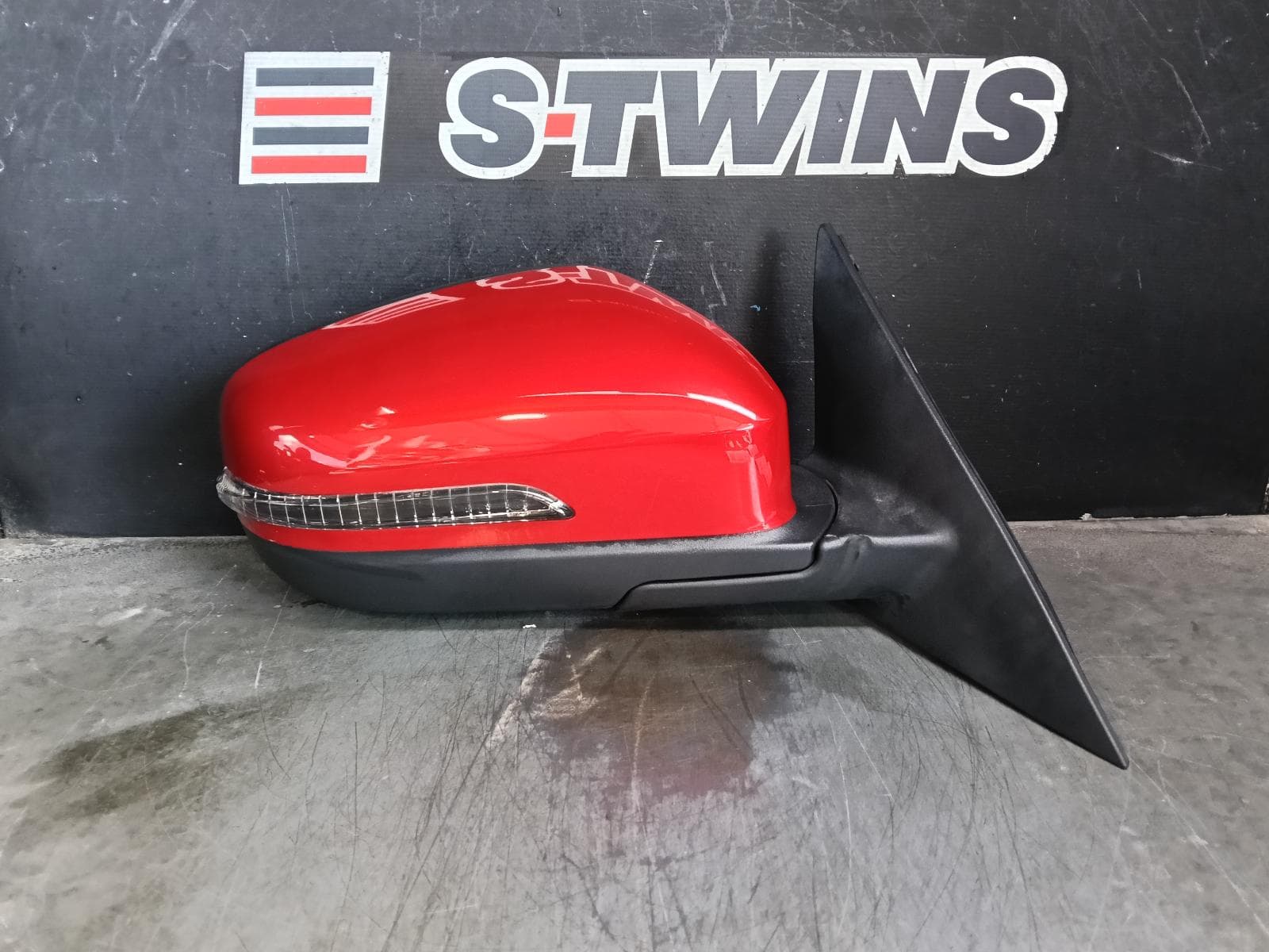 Used auto part listing image: 2024 CHERY TIGGO 4 RIGHT DOOR MIRROR 1ST GEN, NON POWER FOLD, NON CAMERA TYPE, COLOUR CODED, 06/24- 0000389270