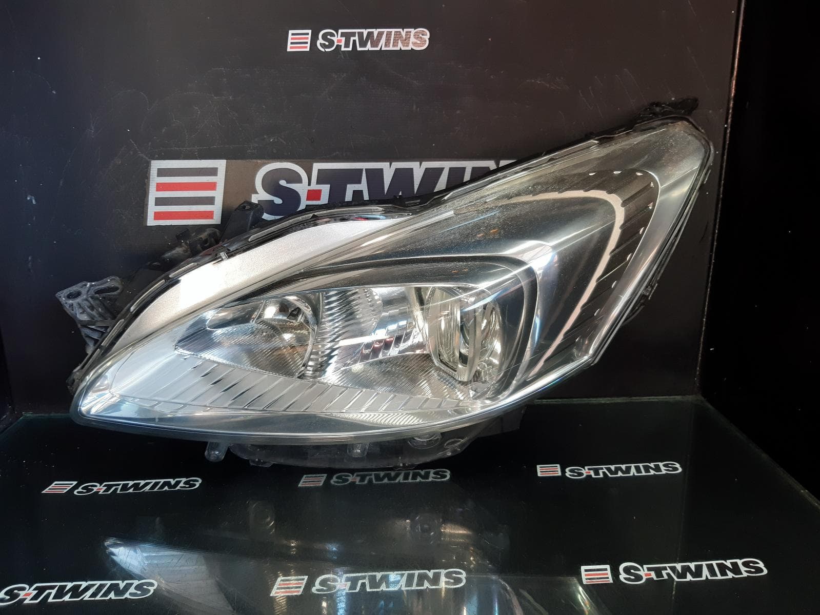Used auto part listing image: 2012 PEUGEOT 508 LEFT HEADLAMP W2, HALOGEN TYPE, 07/11-03/15 0000340187