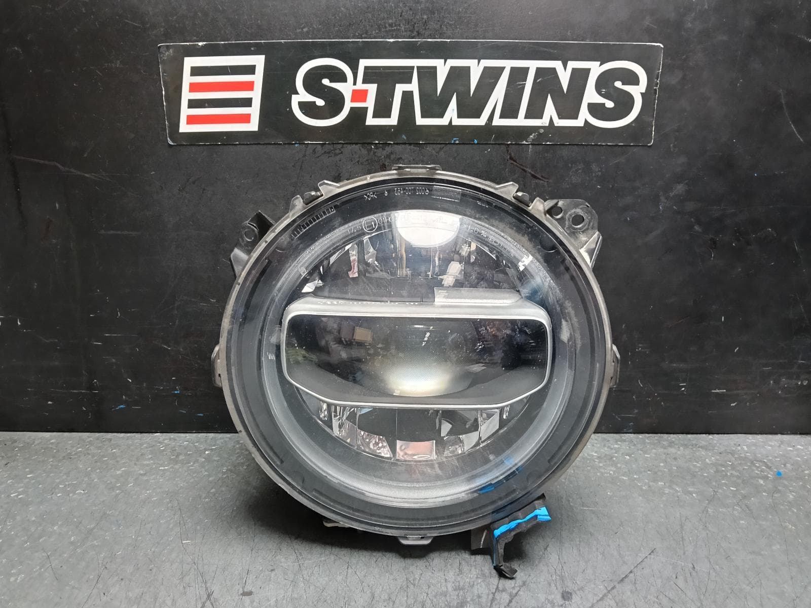 Used auto part listing image: 2020 JEEP WRANGLER RIGHT HEADLAMP JL, W/ LED TYPE, 08/18- 0000397182