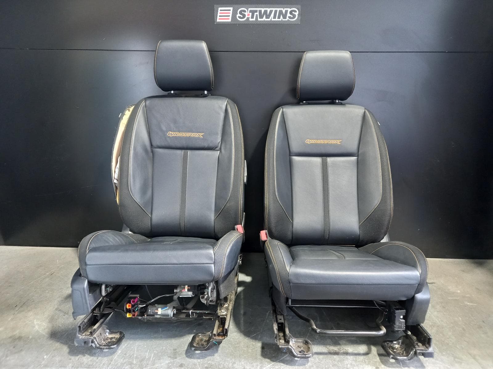 Used auto part listing image: 2020 FORD RANGER COMPLETE INTERIOR PX, LEATHER, WILDTRAK, PX, 07/17-04/22 0000196472