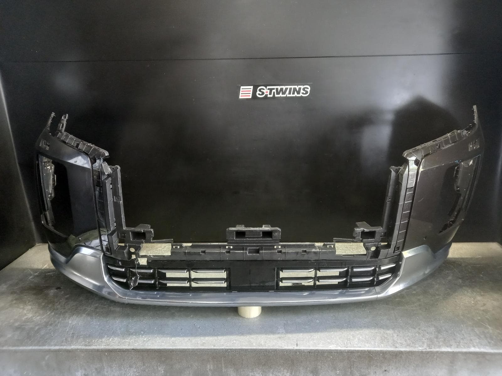 Used auto part listing image: 2022 HYUNDAI PALISADE FRONT BUMPER LX2, BUMPER BAR (2 PIECE), HIGHLANDER, 03/22- (AUS ONLY) 0000257945